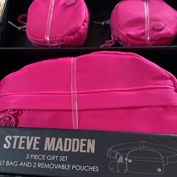 Steve Madden Belt Bag and Two Pouches in Gift Set Box - Picture 4 of 5